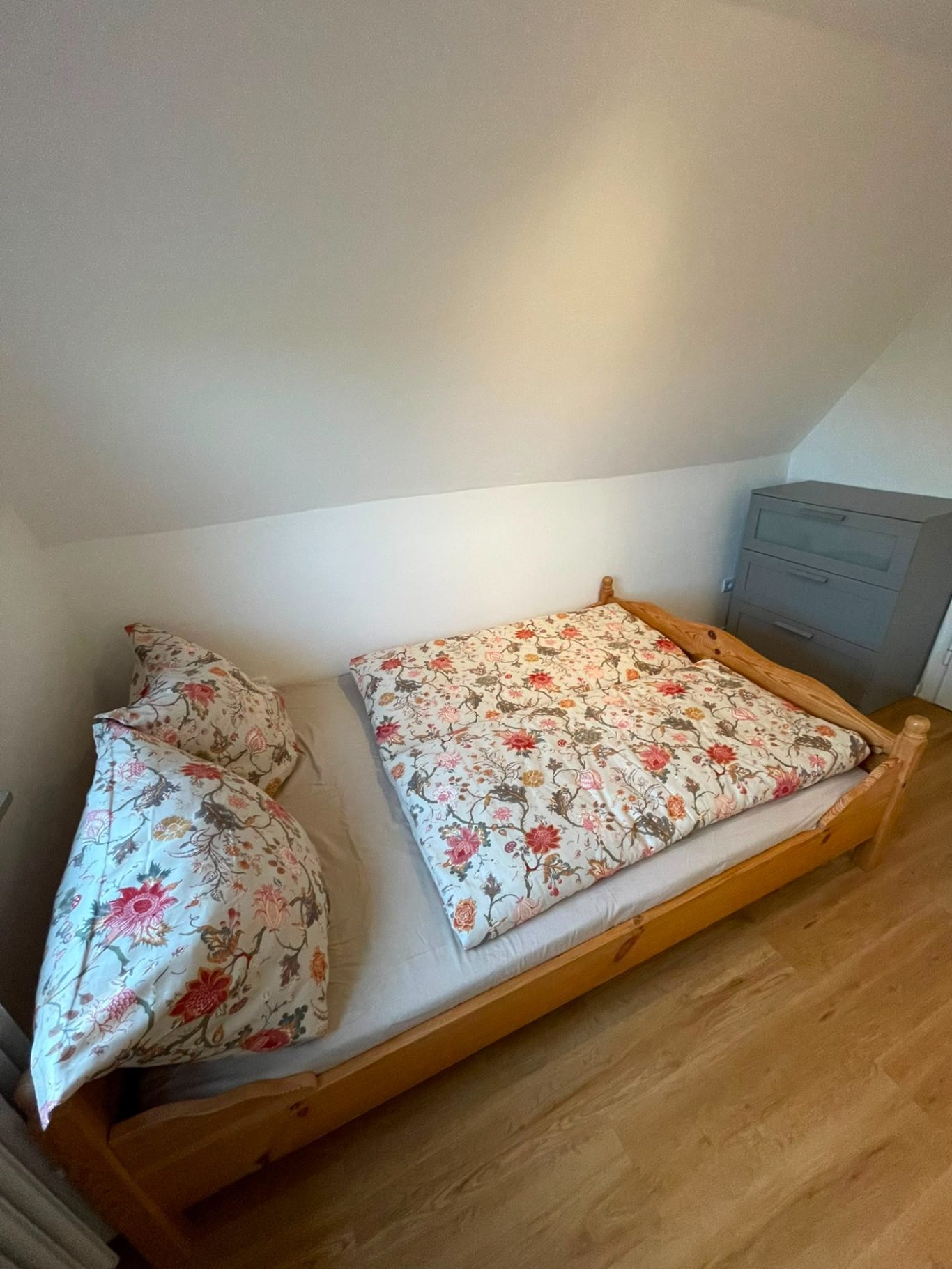 1. Schlafzimmer - OG. 1. Schlafzimmer - OG. Bett 140 x 200 cm